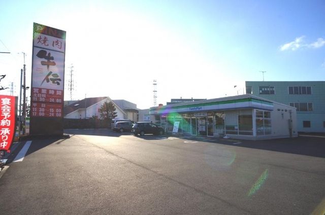コンビニ　ファミリーマート八王子石川町店（コンビニ）まで300m