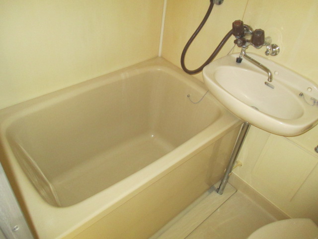 バス・シャワールーム　落ち着いた空間のお風呂です