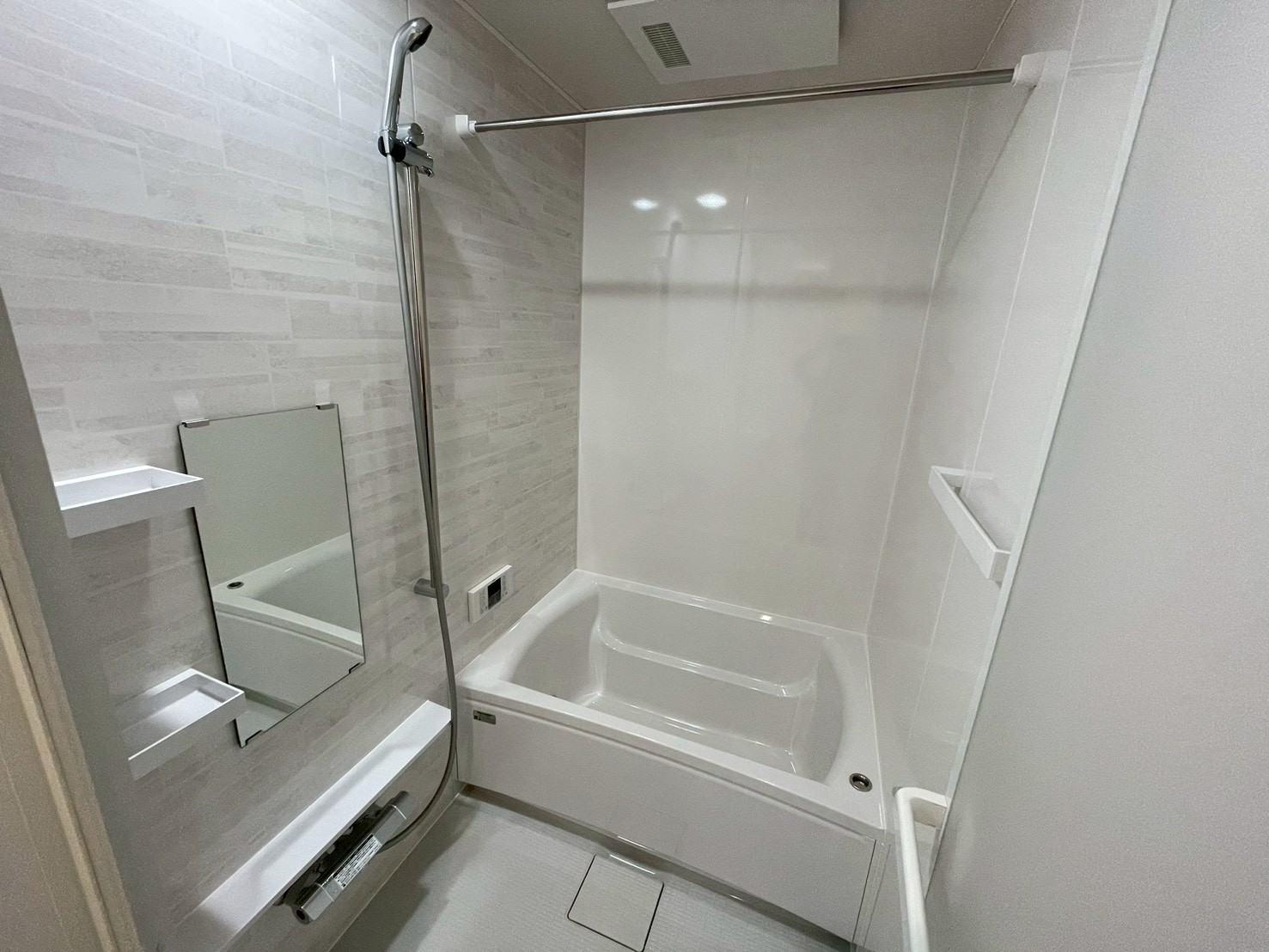 バス・シャワールーム　※写真は同施工会社の別物件のものとなります。ご参考ください。