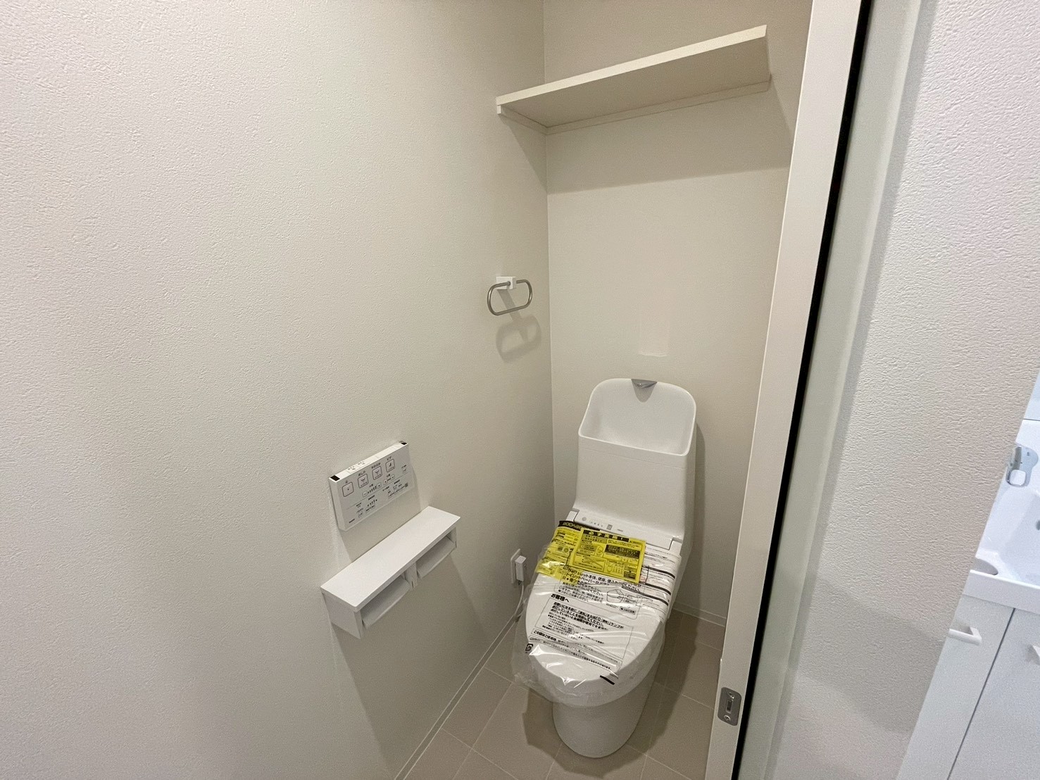 トイレ　※写真は同施工会社の別物件のものとなります。ご参考ください。