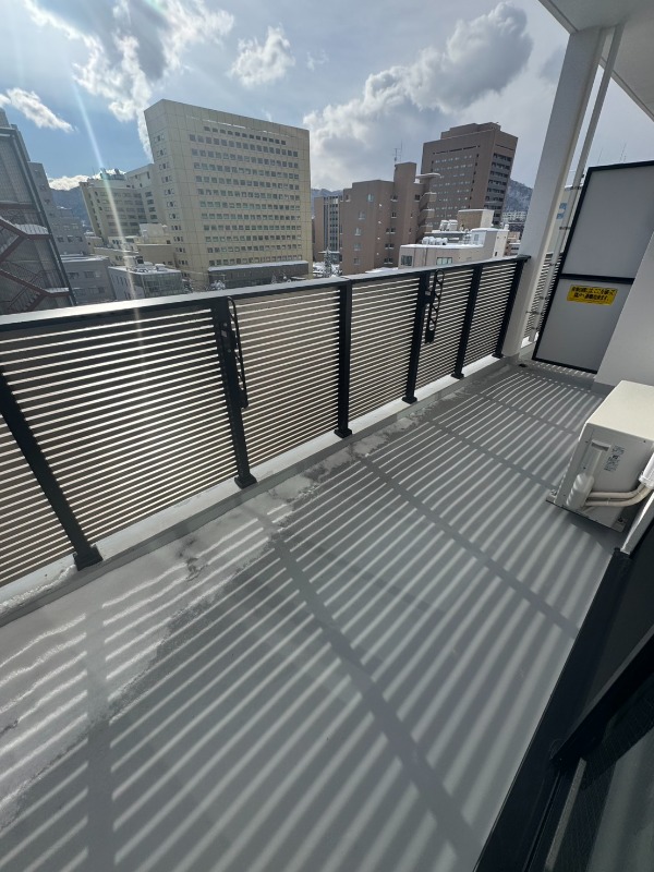 バルコニー　広々バルコニー