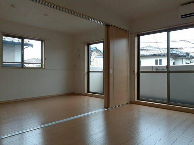 居室・リビング　全居室フローリングです