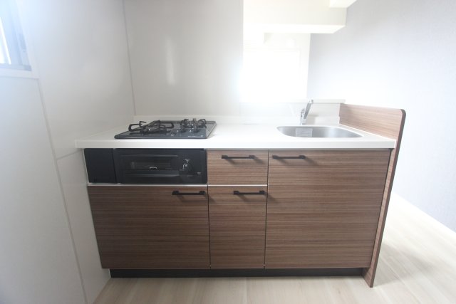 キッチン　同物件、別号室のものです。