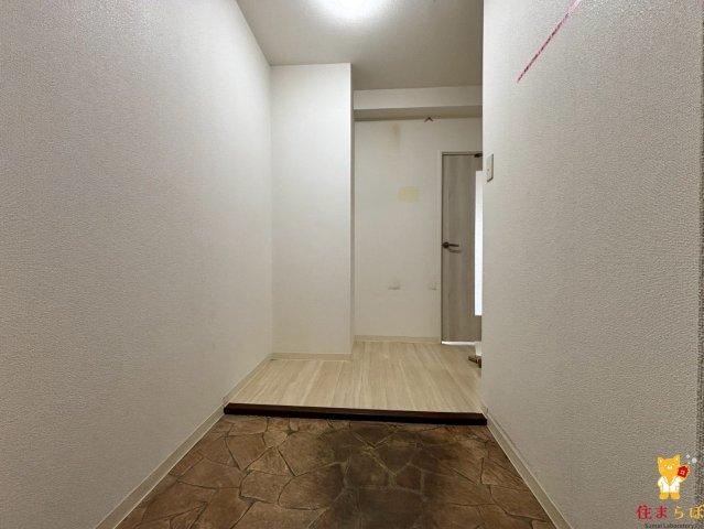 玄関　「気になったら、LINEで気軽に相談できますよ。」