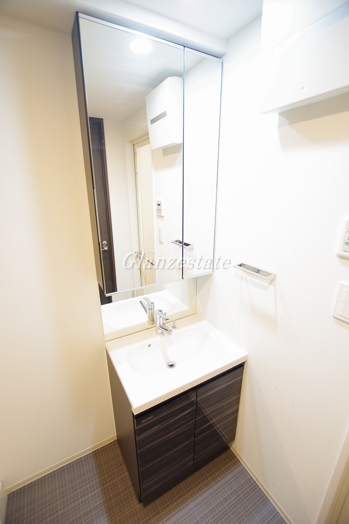 洗面設備　広い洗面スペース