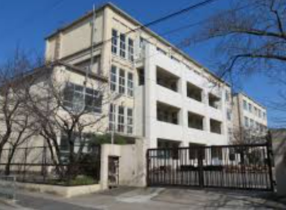 中学校　京都市立桃陵中学校（中学校）まで461m