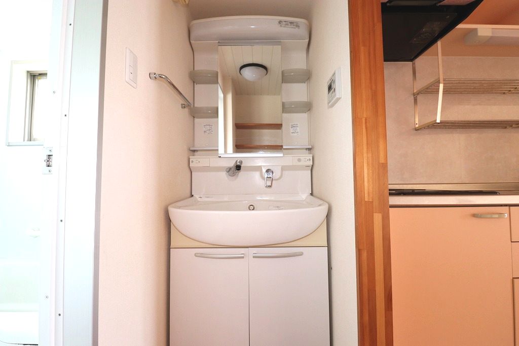 洗面設備　独立洗面化粧台付き ※間取り反転の場合あり、内装が若干異なる