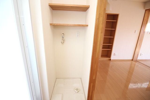 その他　洗濯機置場です ※間取り反転の場合あり、内装が若干異なる場合