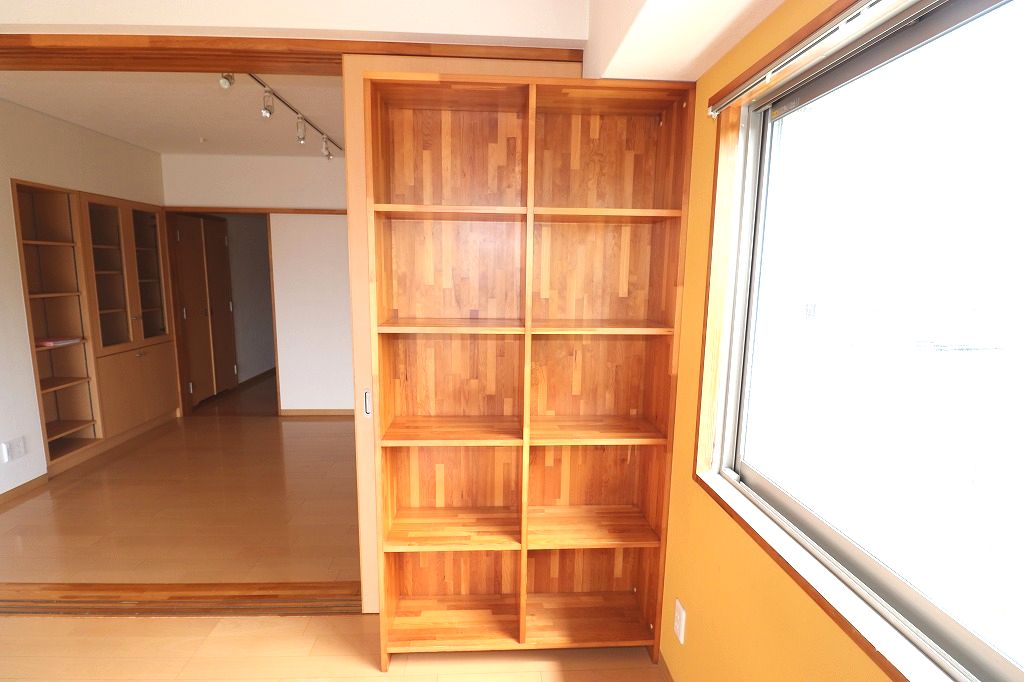 収納　使いやすい居間です ※間取り反転の場合あり、内装が若干異なる