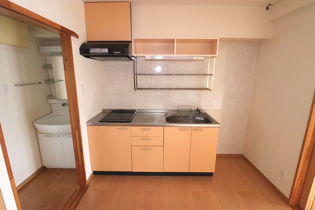 キッチン　キッチンでお料理をお楽しみください ※間取り反転の場合あり、