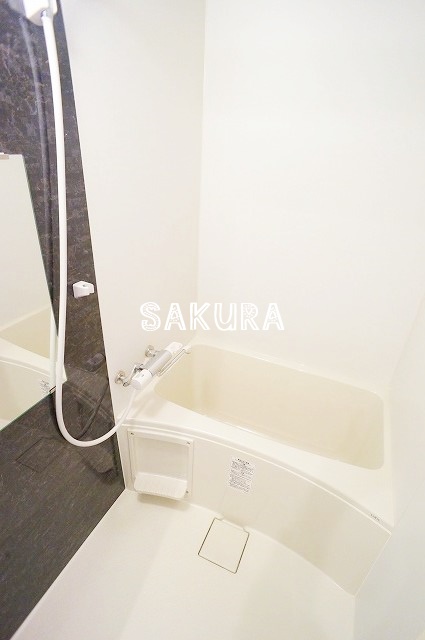 バス・シャワールーム　雨の日でも安心の浴室乾燥機付きです♪