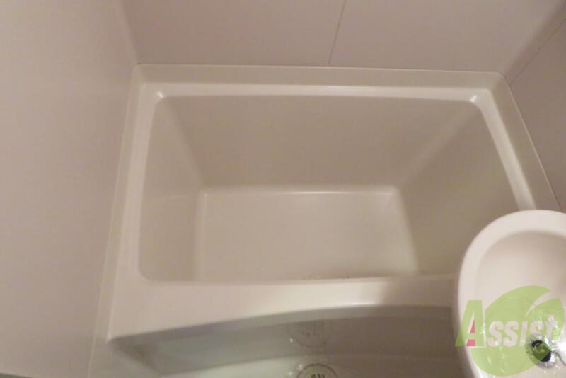 バス・シャワールーム　ゆっくり入浴出来そうな大きめの浴槽ですね。