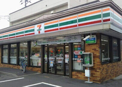 コンビニ　セブンイレブン札幌月寒東2条店（コンビニ）まで124m