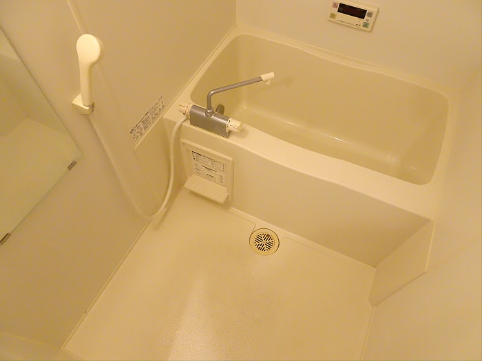 バス・シャワールーム　コンパクトで使いやすいお風呂です