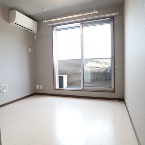 居室・リビング　開放感のあるゆったりとしたお部屋です♪