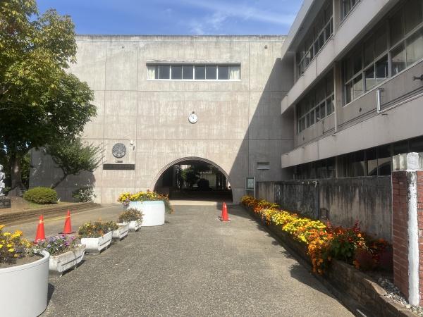 中学校　つくば市立並木中学校（中学校）まで438m