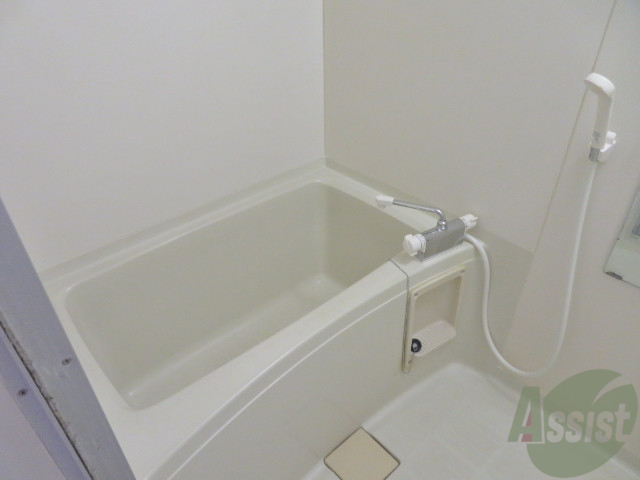 バス・シャワールーム　こちらはお風呂。一日の疲れをここで癒してください。