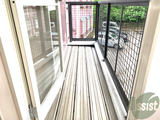 バルコニー　バルコニーは洗濯物を干すスペースが確保されていました。