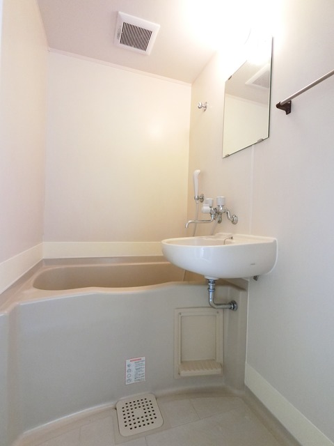 バス・シャワールーム　★清潔感のある浴室です★