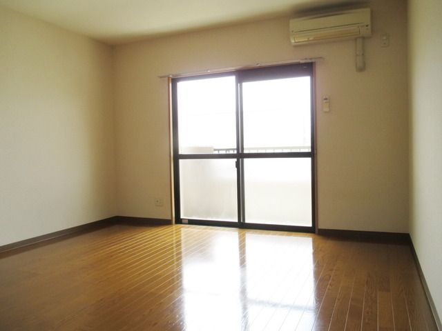 その他部屋・スペース　★明るいフローリングの洋室です★