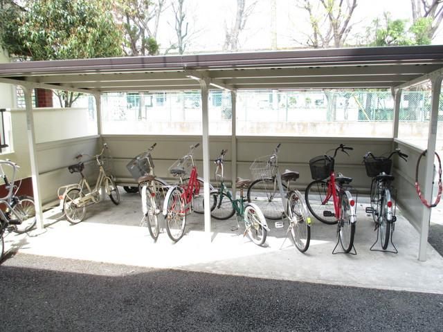 その他共有部分　★屋根つきの駐輪場です★