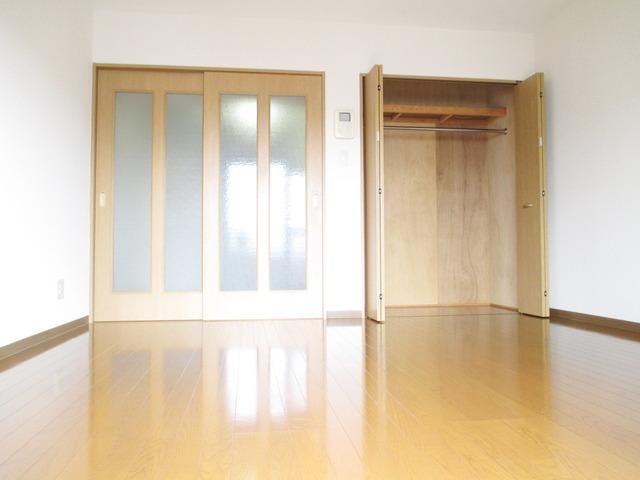 居室・リビング　★８．７畳の広い洋室★