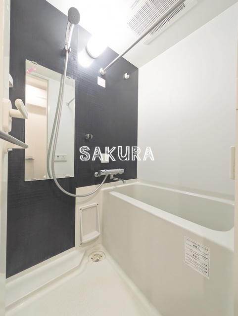 バス・シャワールーム　雨の日でも安心の浴室乾燥機付きです♪