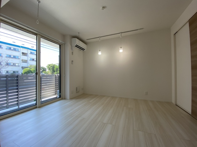 居室・リビング　白色基調のモテ部屋です。