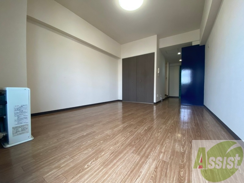 居室・リビング　ベランダ側から洋室を撮影しました。家具をどう置こうかな～。