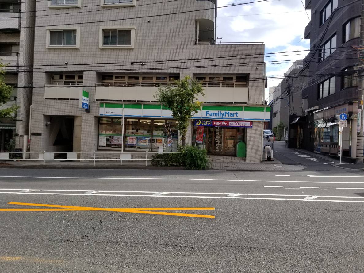 コンビニ　ファミリーマート新宿天神町店（コンビニ）まで147m
