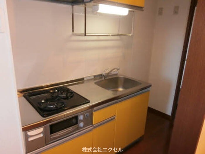 キッチン　二口ガスコンロ付のキッチンです。