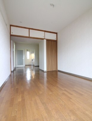 居室・リビング　同建物内別部屋