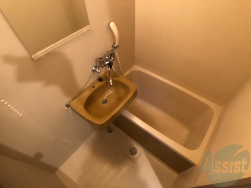 バス・シャワールーム　ユニットバスです。疲れを癒すのに欠かせませんね！