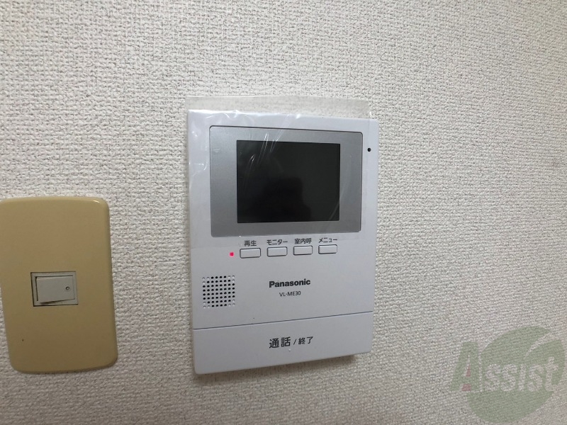 セキュリティ　モニタ付インターホンです。セキュリティ面も安心ですね！