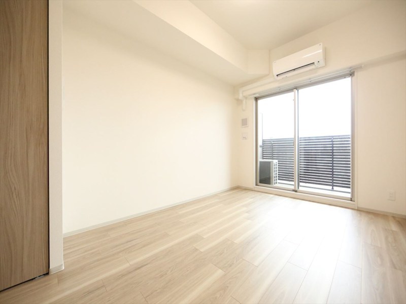 居室・リビング　洋室7.1帖　エアコン完備　バルコニー