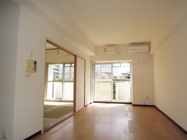 居室・リビング　リビング・ダイニングにはエアコンが設置されています