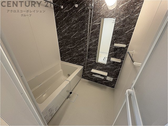 バス・シャワールーム　浴室乾燥・追い焚き機能付きで便利な浴室です！