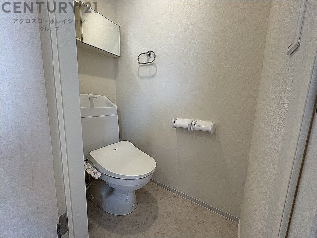 トイレ　温水洗浄便座付きのトイレです！！