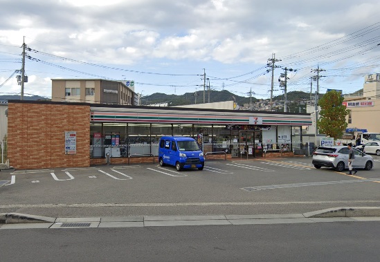 コンビニ　セブンイレブン 宝塚山本東3丁目店（コンビニ）まで457m