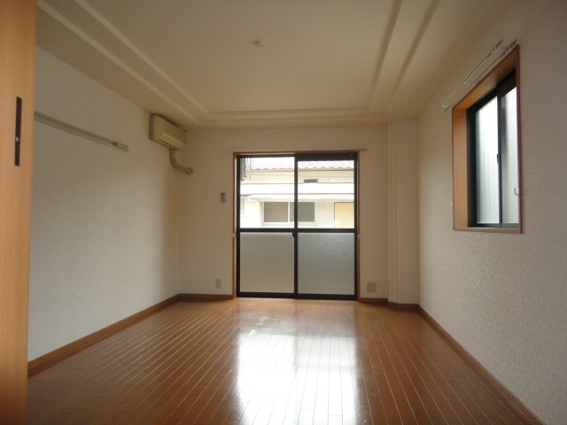 居室・リビング　明るい室内です☆