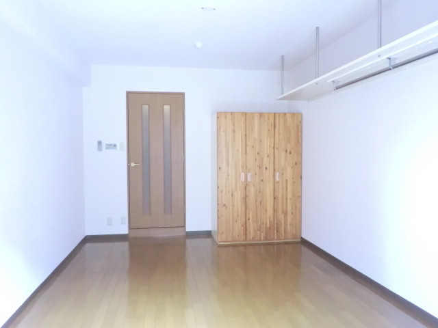 居室・リビング　物置棚があります。かなり便利です。