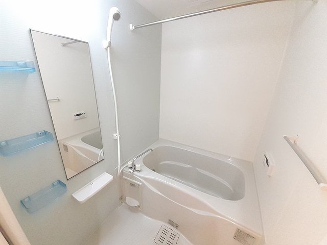 バス・シャワールーム　ゆったり過ごせるお風呂です