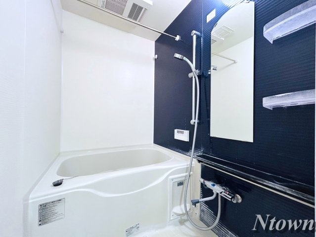 バス・シャワールーム　落ち着いた空間のお風呂です