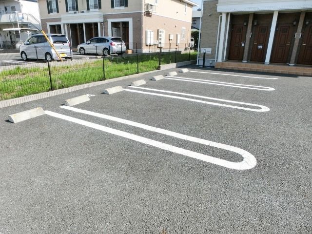 駐車場　敷地内の駐車スペースです。