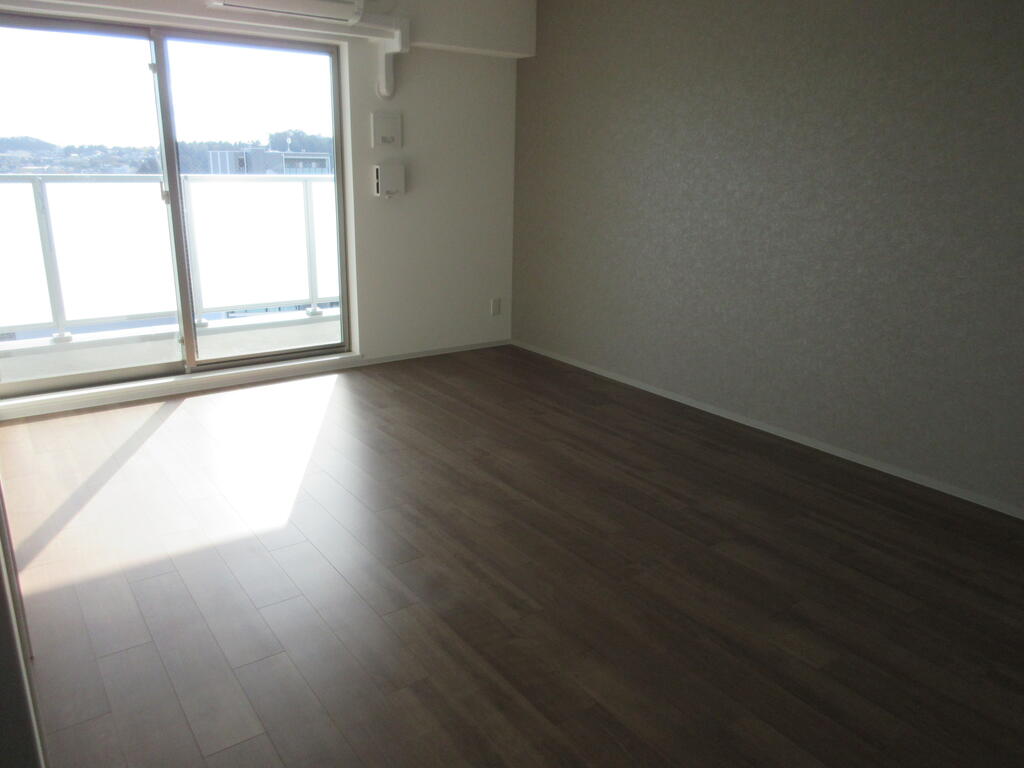 ロイヤルパークス仙台青葉通の居間写真