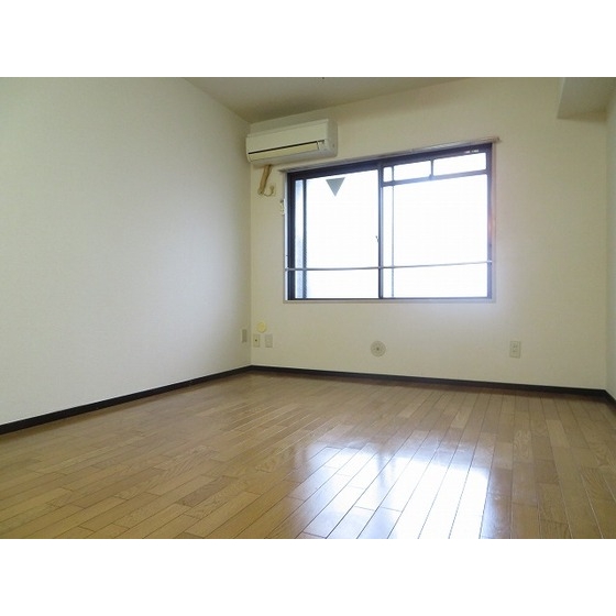 居室・リビング　こちらの居間で趣味の時間をお楽しみください