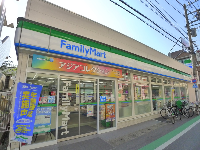 コンビニ　ファミリーマート（コンビニ）まで215m