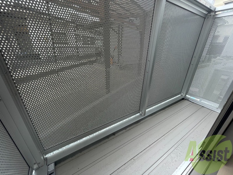 バルコニー　バルコニーです。南向きなので日当たりがかなり良さそうですね。