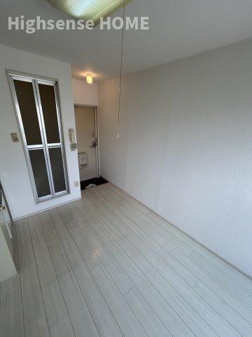 居室・リビング　こちらのリビングで趣味の時間をお楽しみください