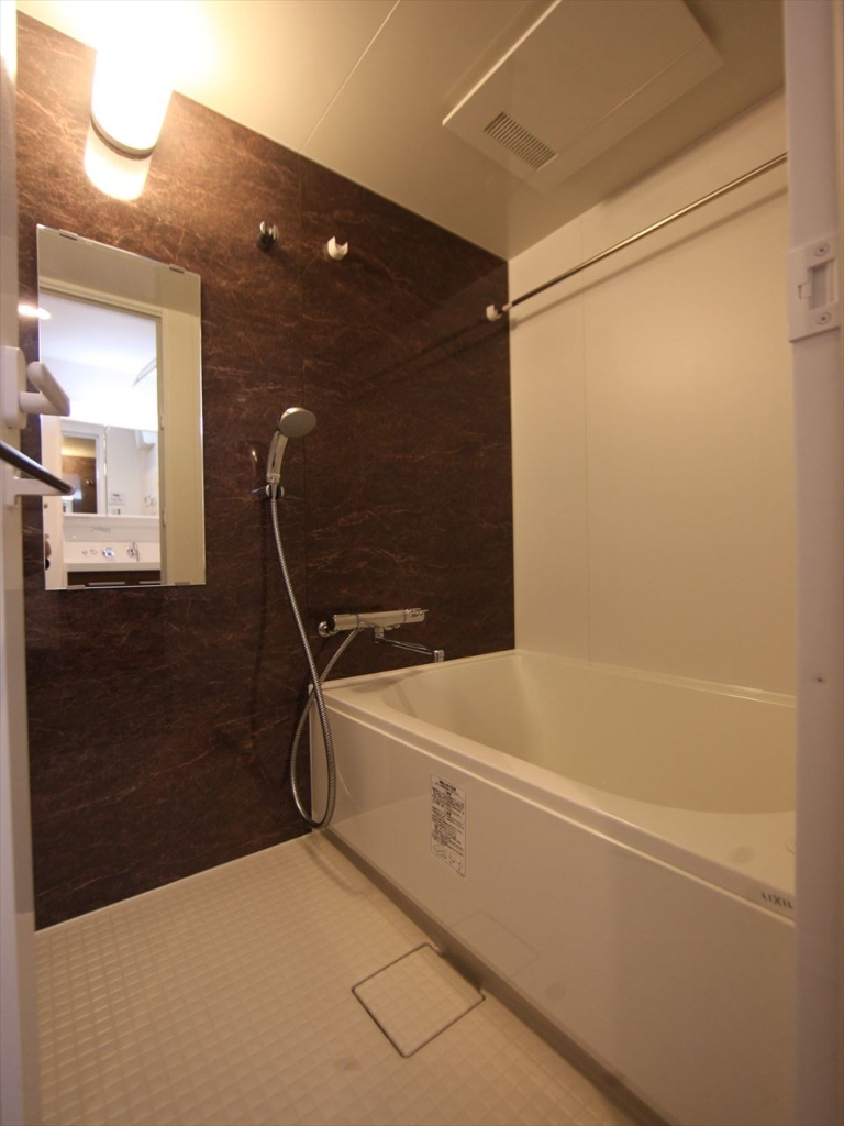 バス・シャワールーム　バスルーム　浴室暖房乾燥機付き